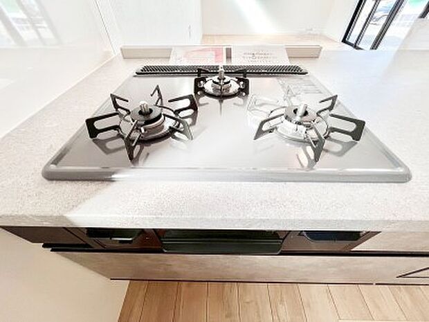 【その他設備(ガスコンロ)】三口ガスコンロでお料理が一気にはかどりそう  