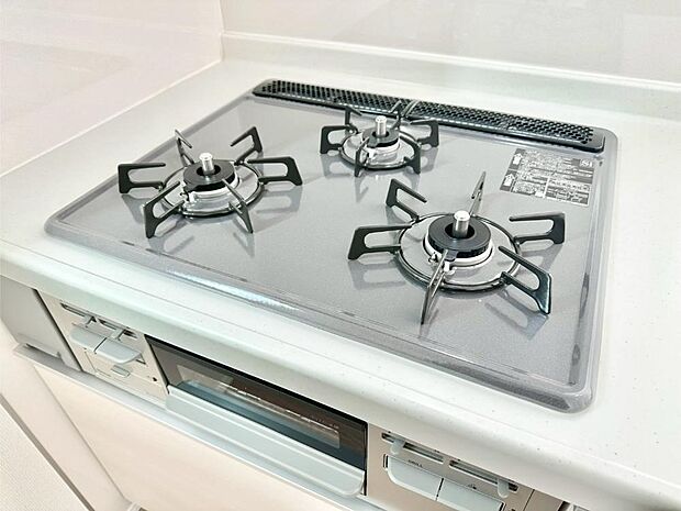 【その他設備(ガスコンロ)】三口ガスコンロでお料理が一気にはかどりそう  