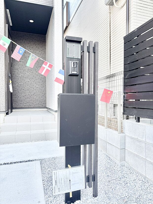 【その他現地】シンプルなデザインのポスト