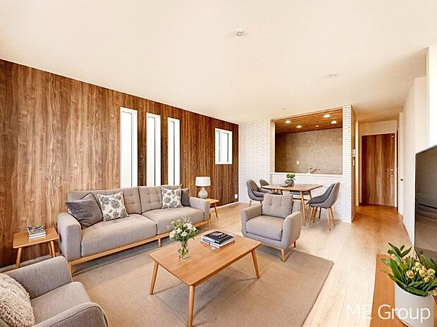 【リビング】アクセントクロスを使用したワンランクアップの空間　※家具はCGです