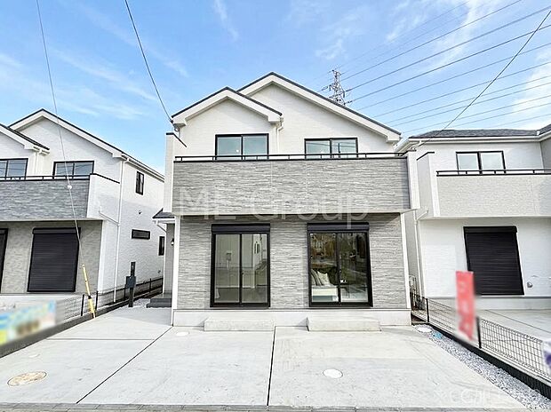 【現地外観写真】洗練された外観、上質な住空間が広がる室内は永く安心して過ごせる住居です。 