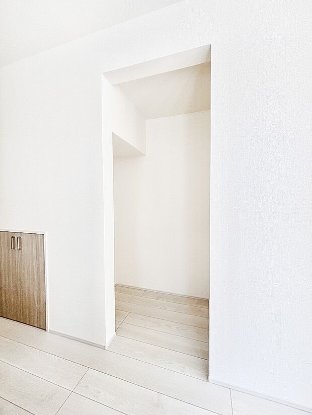 【その他設備(パントリー)】食材のストックはもちろん、日用品の収納など使い方はいろいろ!