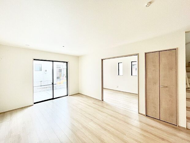 【リビングダイニング】家族団らんの時間も増えそうなくつろぎのリビングダイニング。   