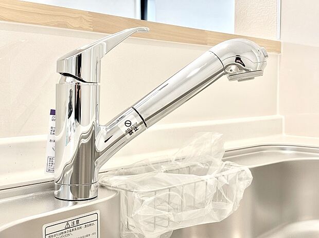 【その他設備(浄水器)】いつでも清潔なおいしいお水を。一つの水栓で水道水と浄水を使い分け。