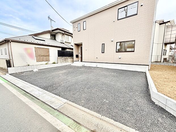 【駐車場】目の前が駐車場だと雨の日も大量にお買い物をした時も便利ですね