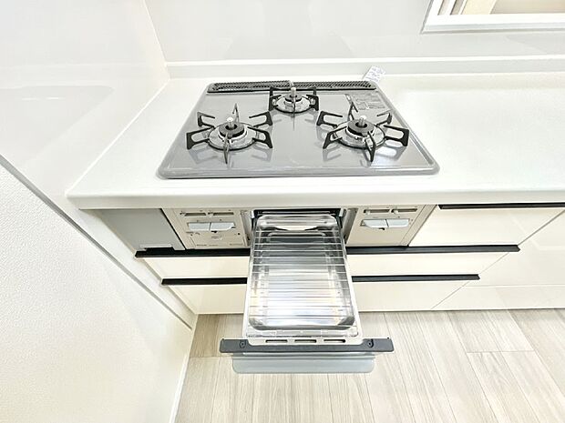 【その他設備(ガスコンロ)】三口ガスコンロでお料理が一気にはかどりそう  