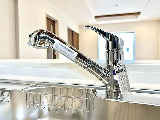 【その他設備(浄水器)】いつでも清潔なおいしいお水を。一つの水栓で水道水と浄水を使い分け。