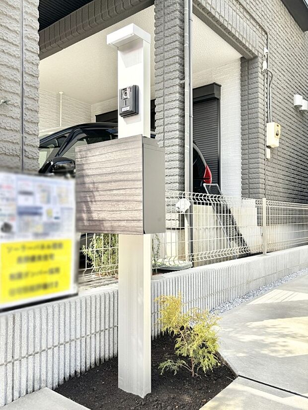 【その他現地】シンプルデザインのポスト。