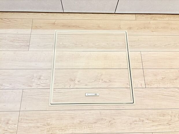【その他設備(床下収納)】床下収納付き!日用品・非常用品の収納にも大活躍。