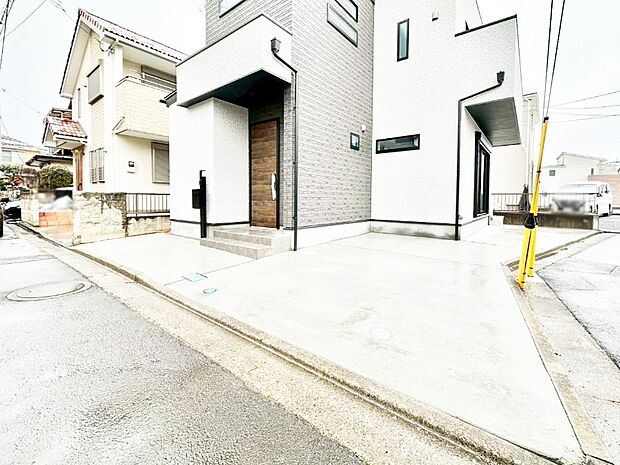 【駐車場】目の前が駐車場だと雨の日も大量にお買い物をした時も便利ですね