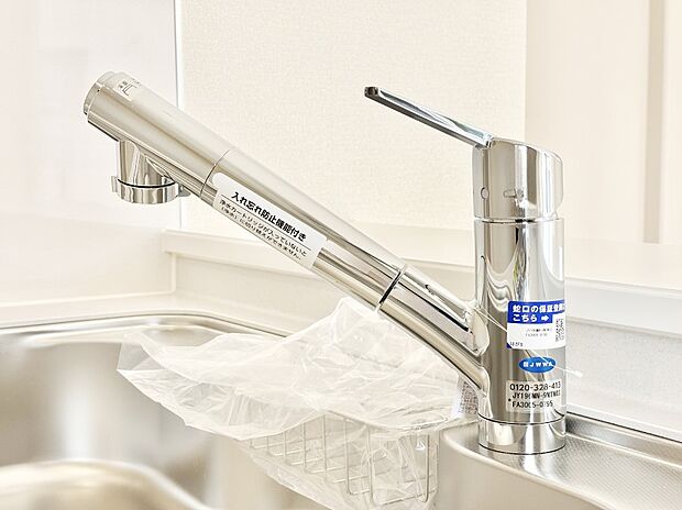 【その他設備(蛇口一体型浄水器)】いつでも清潔なおいしいお水を。一つの水栓で水道水と浄水を使い分け。