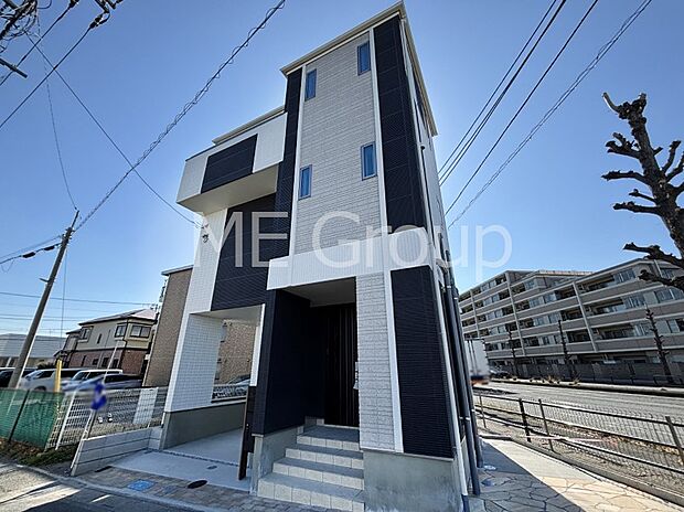 【現地外観写真】たっぷりの陽光と心地よい風が舞い込む住まい