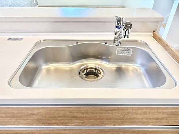 【その他設備(シンク)】広々としたシンクでお料理やお皿洗いもラクラク快適に!