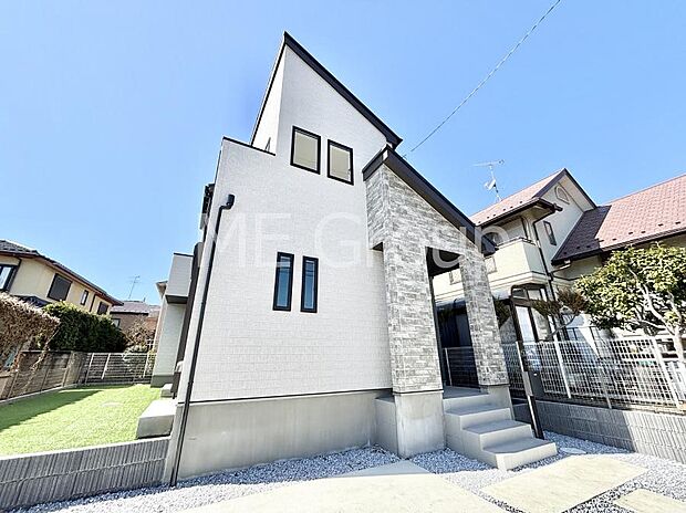 【現地外観写真】たっぷりの陽光と心地よい風が舞い込む住まい