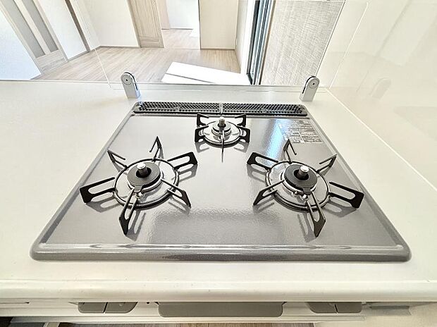 【その他設備(三ツ口コンロ)】三口ガスコンロでお料理が一気にはかどりそう