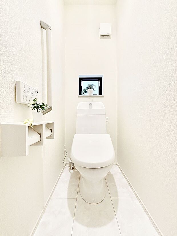 【その他設備(トイレ)】混み合う朝に重宝!トイレは1階、2階に設置しています。