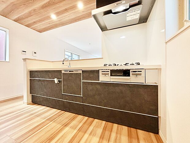 【ダイニングキッチン】カウンター越しにお話しをしながら毎日のお料理をもっと楽しく