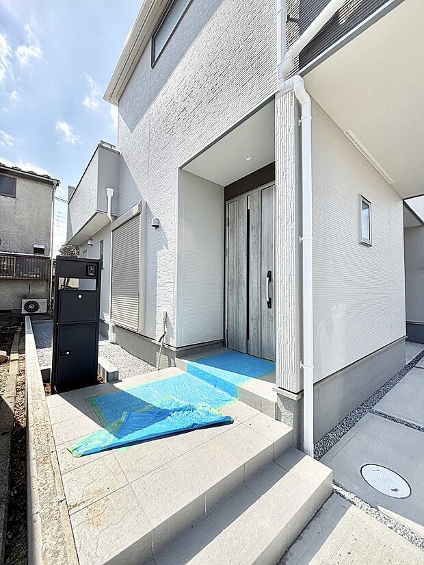 【玄関】大切な家族、来客を出迎える玄関。