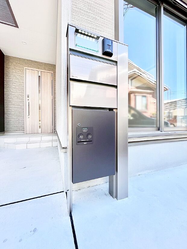 【その他現地】表札・インターホン・ポストをひとつに集約