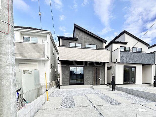 【現地外観写真】洗練された外観、上質な住空間が広がる室内は永く安心して過ごせる住居です。