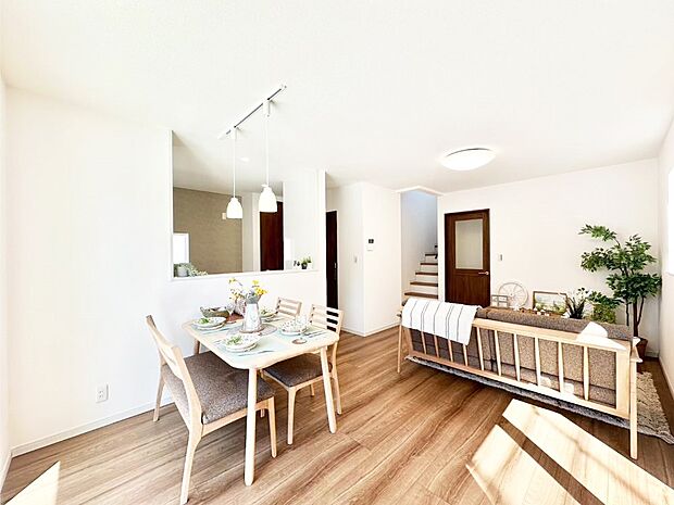 【リビング】 リビング階段、毎日大切な家族とコミュニケーションがとれる家族思いの間取り