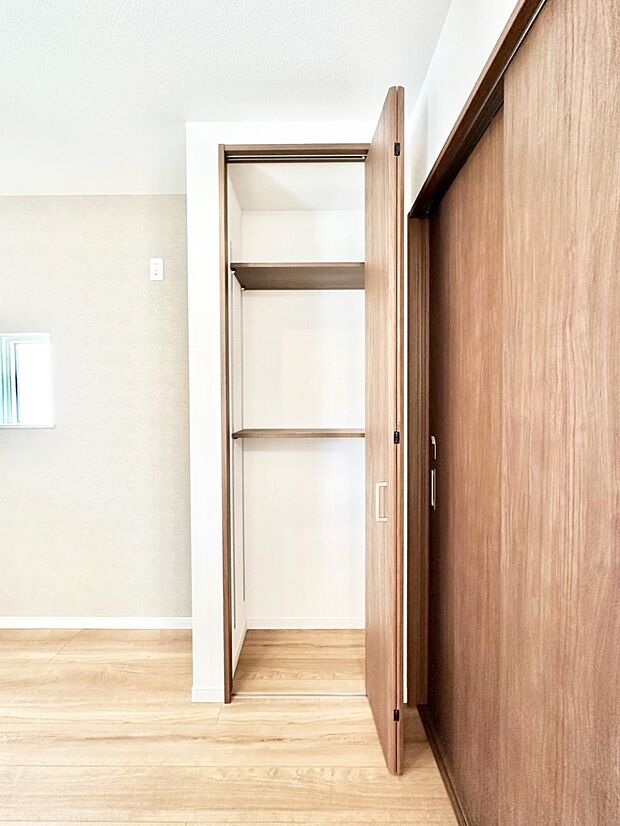 【その他設備(パントリー)】キッチンにはパントリー!食材のストックはもちろん、日用品の収納など使い方はいろいろ!