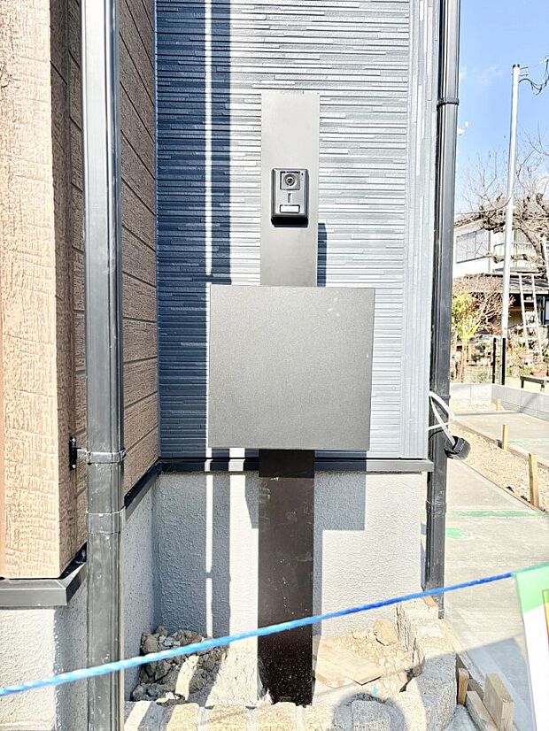 【その他現地】表札・インターホン・ポストをひとつに集約　