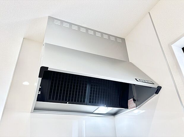 【その他設備(レンジフード)】基本的なお手入れはフィルターのみ!お手入れのしやすさも魅力です。
