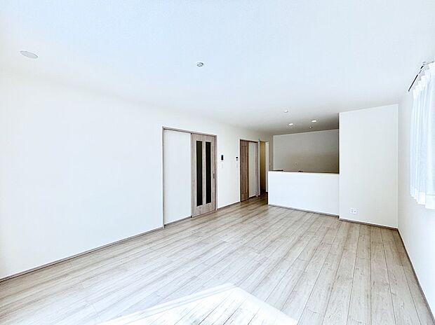 【リビングダイニング】広々リビングは家族みんなの快適空間!家族のつながりを強くする大事なスペースです。