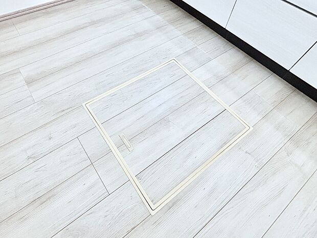 【その他設備(床下収納)】床下収納付き!日用品・非常用品の収納にも大活躍。