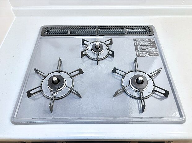 【その他設備(Siセンサーコンロ)】ガスコンロはSiセンサー搭載。火力調節や焦げ付き・消し忘れも防いでくれます。