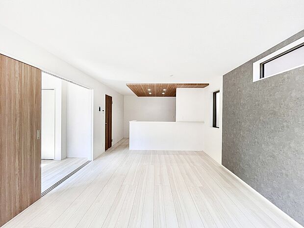 【リビングダイニング】家族団らんの時間も増えそうなくつろぎのリビングダイニング。