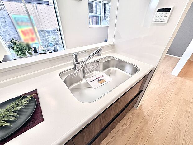 【その他設備(シンク)】広々としたシンクでお料理やお皿洗いもラクラク快適に!