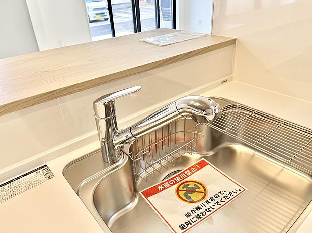 【その他設備(浄水器)】いつでも清潔なおいしいお水を。一つの水栓で水道水と浄水を使い分け。