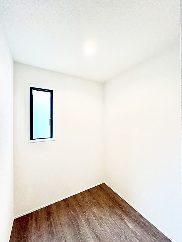 【その他設備(パントリー)】キッチンにはパントリー!食材のストックはもちろん、日用品の収納など使い方はいろいろ!