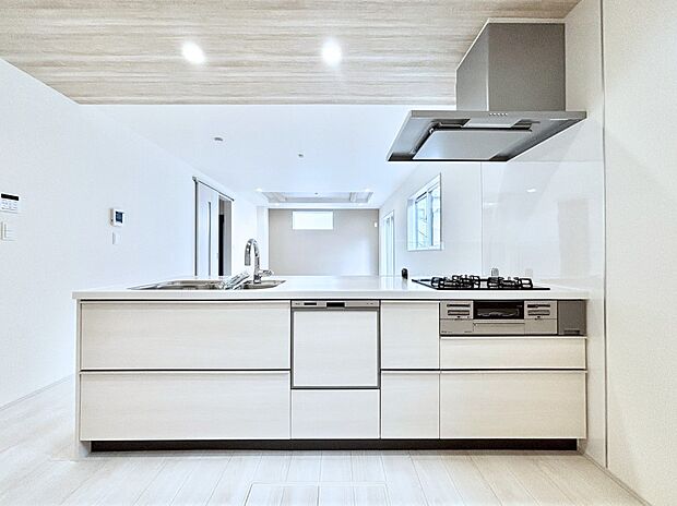 【キッチン】ゆとりあるキッチンではご家族と楽しくお料理ができます。