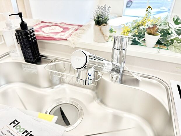 【その他設備(蛇口一体型浄水器)】いつでも清潔なおいしいお水を。一つの水栓で水道水と浄水を使い分け。