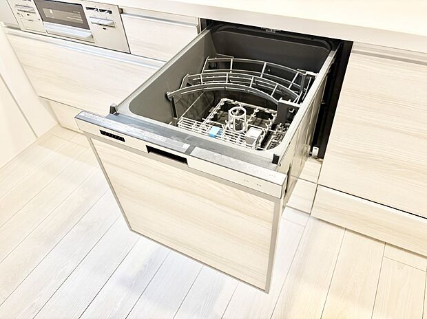 【その他設備(食洗機)】面倒なお片づけは食洗機にお任せ！家事の負担が減って、時間にも気持ちにもゆとりができます。