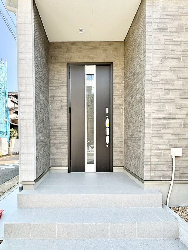 【玄関】大切な家族、来客を出迎える玄関。