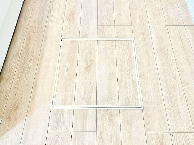 【その他設備(床下収納)】床下収納付き！日用品・非常用品の収納にも大活躍。