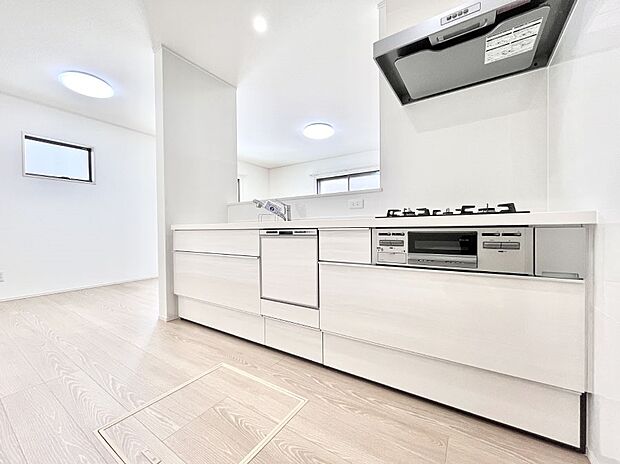 【ダイニングキッチン】料理をしながらでもご家族との会話を楽しめる対面キッチン