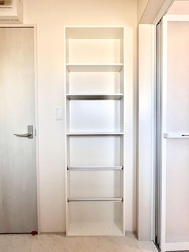 【その他設備(リネンスペース)】便利なリネン庫で、スッキリした使いやすい洗面室に  