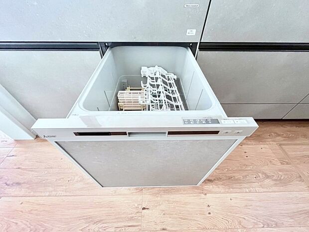 【その他設備(食洗機)】面倒なお片づけは食洗機にお任せ！家事の負担が減って、時間にも気持ちにもゆとりができます。