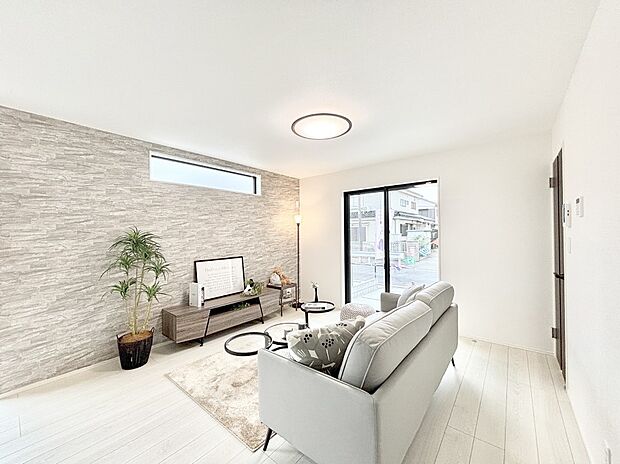 【ダイニング】家族の笑顔が自然と生まれてくる、そんな雰囲気のダイニングに仕上がっています。