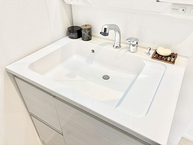 【その他設備(ハンドシャワー水栓)】ハンドシャワー付き！使いやすい洗面台。