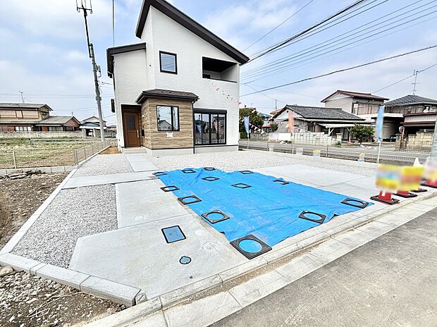 【駐車場】駐車3台可能！急なお客様の駐車に。また、ご家族の自転車スペースとしても大活躍。