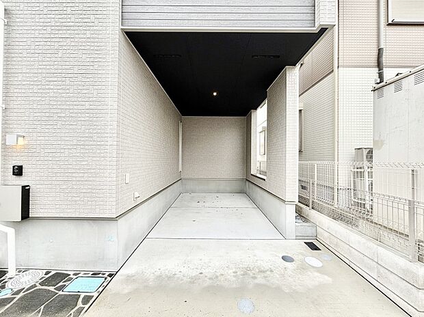 【駐車場】ビルトインタイプは大切なお車を傷や汚れから守ることができます。