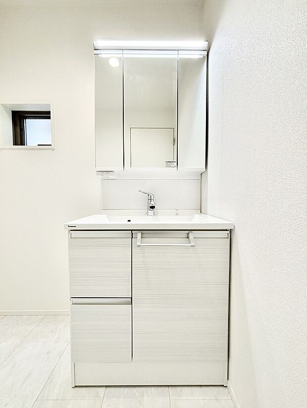 【洗面台・洗面所】収納力と機能性に優れた洗面化粧台　