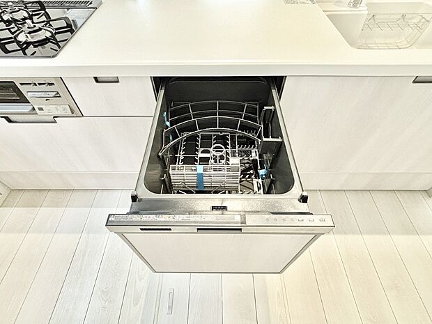 【その他設備(食洗機)】面倒なお片づけは食洗機にお任せ！家事の負担が減って、時間にも気持ちにもゆとりができます。