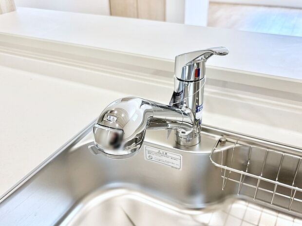 【その他設備(浄水器)】いつでも清潔なおいしいお水を。一つの水栓で水道水と浄水を使い分け。